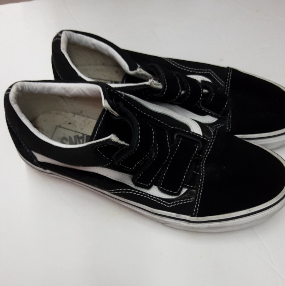 Vans Black Suede Velcro Low Tops Men's Size 8.5